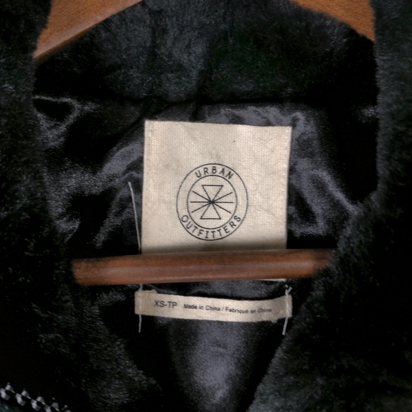 Urban Outfitters UO Eva Faux Fur Chevron Teddy Cozy Bomber Jacket - Picture 3 of 8